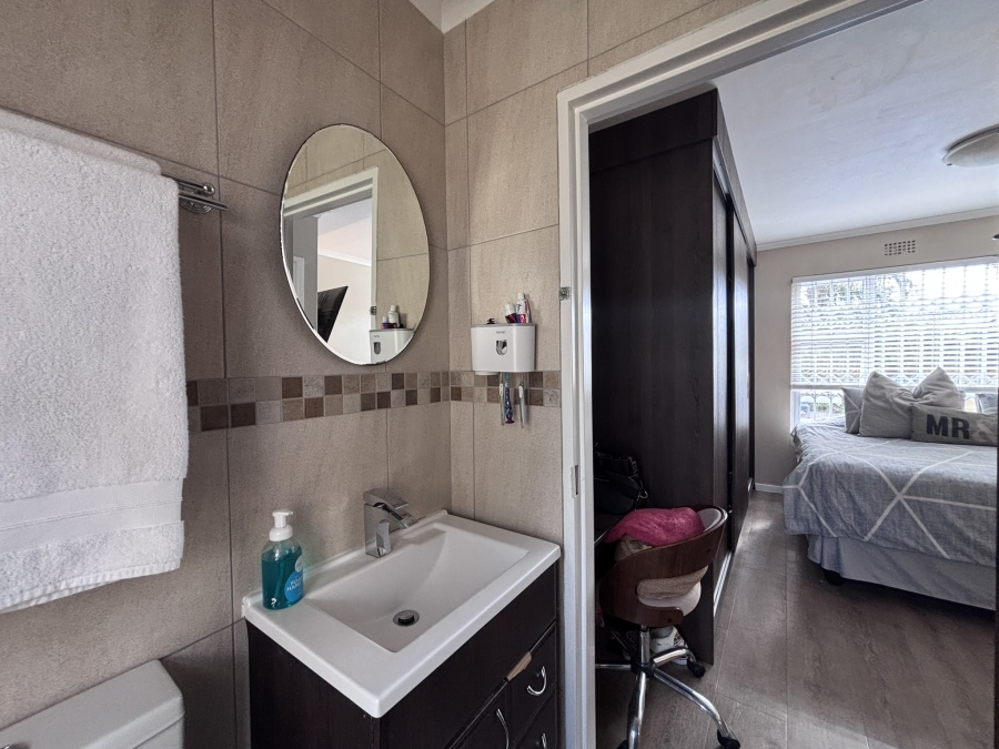 To Let 3 Bedroom Property for Rent in Sunningdale Western Cape